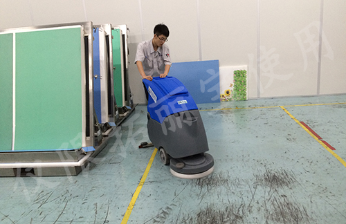 手推式洗地機(jī)使用步驟